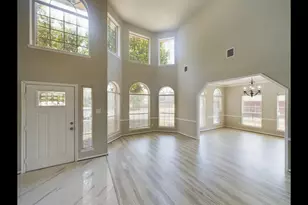 10102 Elder Mill Ln, Sugar Land, TX 77498 - Photo 4