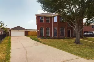 10102 Elder Mill Ln, Sugar Land, TX 77498 - Photo 2