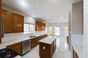 10102 Elder Mill Ln, Sugar Land, TX 77498 - Photo 12