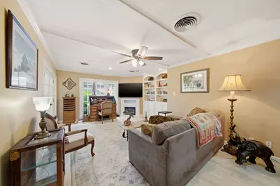 9910 Pine Lake Drive, Houston, TX 77055 - Photo 10