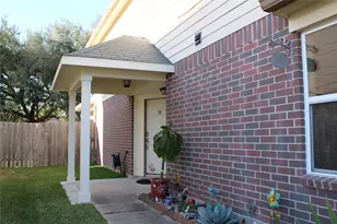 16734 Warbler Dr, Conroe, TX 77385 - Photo 2