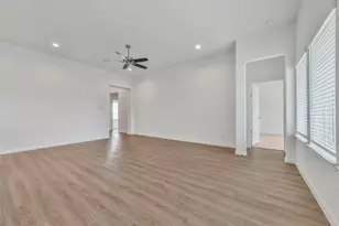 3015 King Oaks St, Baytown, TX 77251 - Photo 6