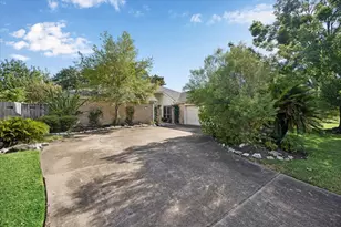 12107 Burgoyne Dr, Houston, TX 77077 - Photo 2
