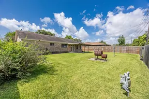206 Kelly Ln, Baytown, TX 77521 - Photo 36