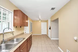 5202 Pensdale St, Houston, TX 77033 - Photo 22