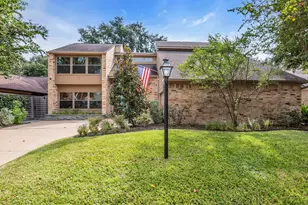 2327 Briar Branch Dr Dr N, Houston, TX 77042 - Photo 2