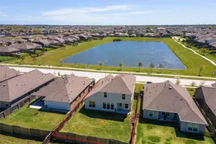 736 Scenic Lake Dr, La Marque, TX 77568 - Photo 1
