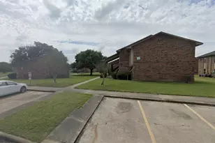 1845 5th St, Hempstead, TX 77445 - Photo 2