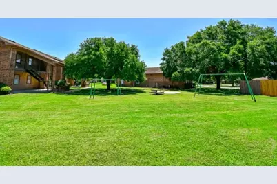 1845 5th St, Hempstead, TX 77445 - Photo 4