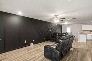 1800 Thompson St, La Marque, TX 77568 - Photo 4