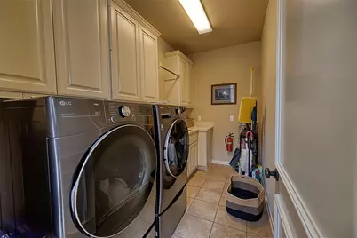 7715 Old Tree Court, Sugar Land, TX 77479 - Photo 18