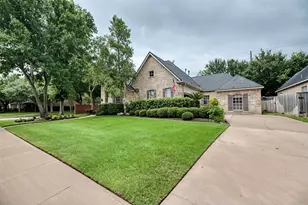 7715 Old Tree Ct, Sugar Land, TX 77479 - Photo 2