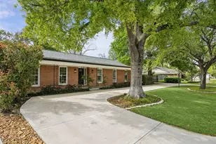 1902 Chimney Rock Rd, Houston, TX 77056 - Photo 10