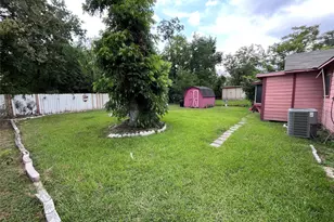 8018 Darlington Dr, Houston, TX 77028 - Photo 6