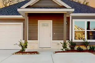 11821 E Gate Dr, Willis, TX 77318 - Photo 2