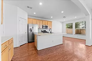 39 E Burberry Cir, The Woodlands, TX 77384 - Photo 12