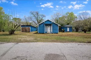 309 E Pine St, Daisetta, TX 77533 - Photo 2