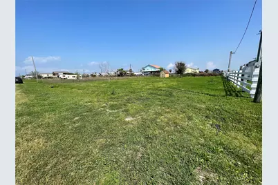 1080 N Monkhouse Drive, Crystal Beach, TX 77650 - Photo 4