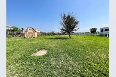 1080 N Monkhouse Drive, Crystal Beach, TX 77650 - Photo 10