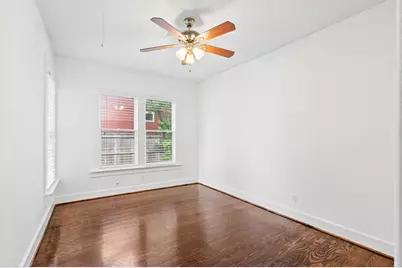 704 E 11th 1/2 Street, Houston, TX 77008 - Photo 24
