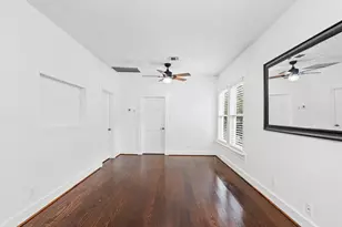 704 E 11th 1/2 St, Houston, TX 77008 - Photo 8