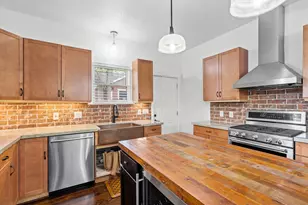 704 E 11th 1/2 St, Houston, TX 77008 - Photo 12