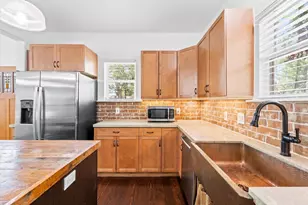 704 E 11th 1/2 St, Houston, TX 77008 - Photo 14