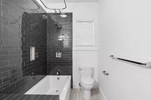 704 E 11th 1/2 St, Houston, TX 77008 - Photo 18