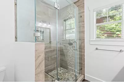 704 E 11th 1/2 Street, Houston, TX 77008 - Photo 30