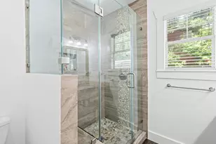 704 E 11th 1/2 St, Houston, TX 77008 - Photo 26