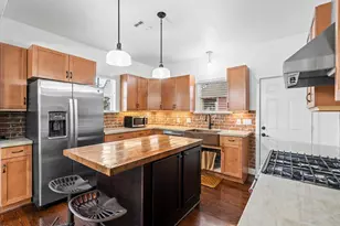 704 E 11th 1/2 St, Houston, TX 77008 - Photo 10