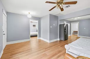 304 Bomar St, Houston, TX 77006 - Photo 8