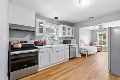 304 Bomar Street, Houston, TX 77006 - Photo 6