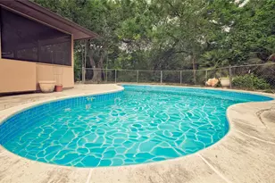 13927 Lynnwood Ln, Sugar Land, TX 77498 - Photo 10