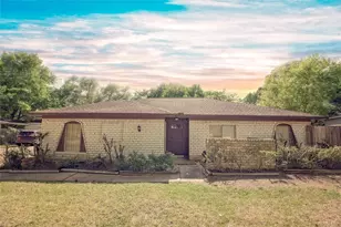 13927 Lynnwood Ln, Sugar Land, TX 77498 - Photo 1