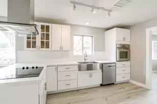 10827 Tupper Lake Dr, Houston, TX 77042 - Photo 12