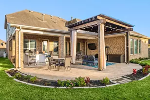 2011 Big Crk Wy, Missouri City, TX 77459 - Photo 2