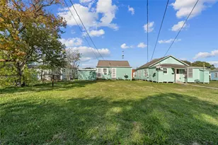 915 4th Ave N, Texas City, TX 77590 - Photo 12