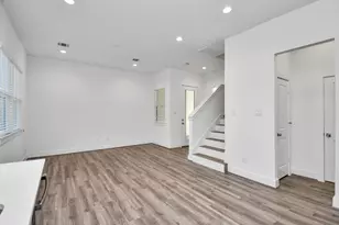 9016 Laverne Laurel Ln, Houston, TX 77080 - Photo 14