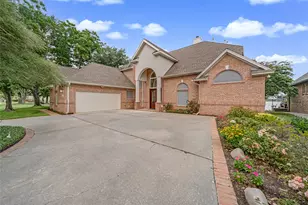 318 Bayshore Dr, Montgomery, TX 77356 - Photo 2
