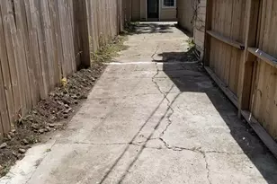 4714 Sharon St, Houston, TX 77020 - Photo 2