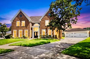2111 Walnut Creek Dr, League City, TX 77573 - Photo 2