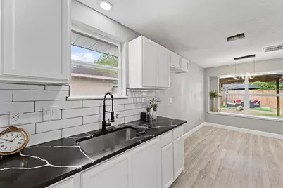 6618 Castleview Lane, Houston, TX 77489 - Photo 12