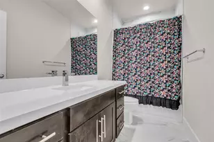 144 Knightsbridge Park Ln, Houston, TX 77018 - Photo 8