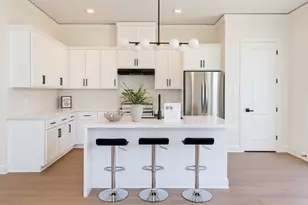 5843 Outer Banks St, Houston, TX 77091 - Photo 8