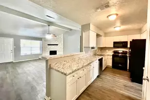 13942 Towne Way Dr, Sugar Land, TX 77498 - Photo 2