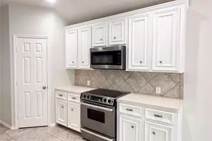 12404 Shady Brook Dr, Pearland, TX 77584 - Photo 10