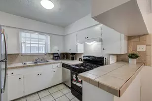 5542 Holly St, Houston, TX 77081 - Photo 4