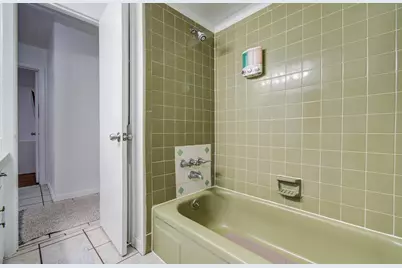 5542 Holly Street #209, Houston, TX 77081 - Photo 10