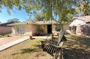 6406 Tall Willow Dr, Houston, TX 77088 - Photo 2